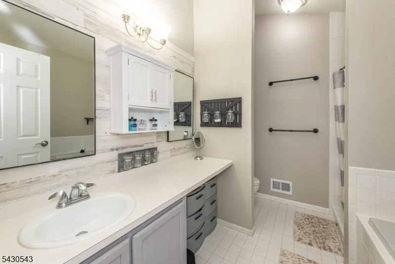 3 Freedom Ct Montville, NJ 07045