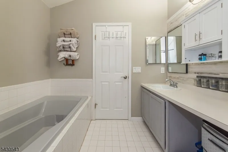 3 Freedom Ct Montville, NJ 07045