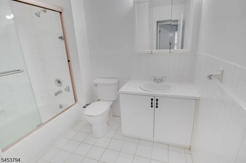 8 Millie Ln #8 Unit 8 East Hanover, NJ 07936