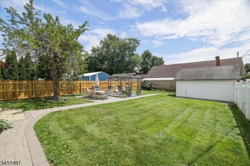 33 State St Washington, NJ 07882