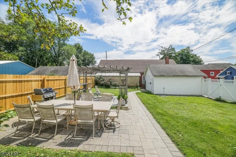 33 State St Washington, NJ 07882