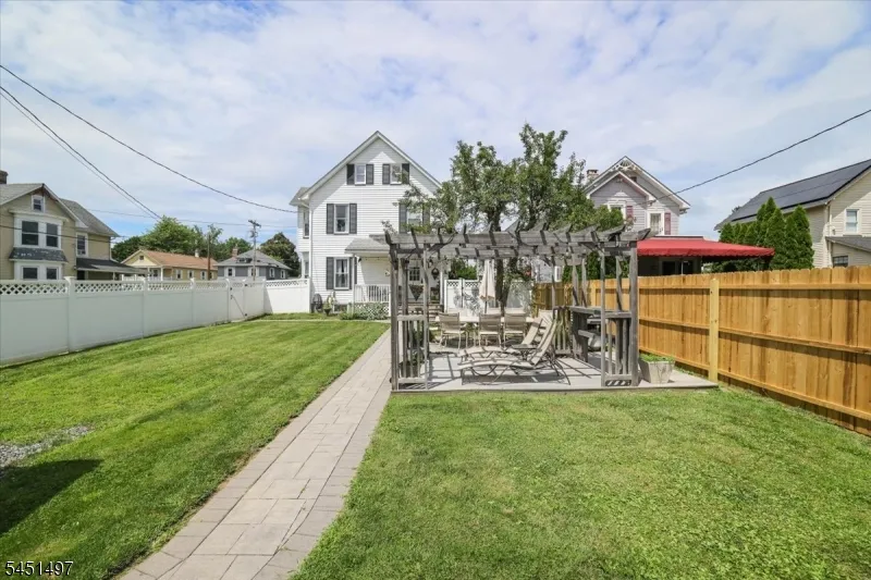 33 State St Washington, NJ 07882