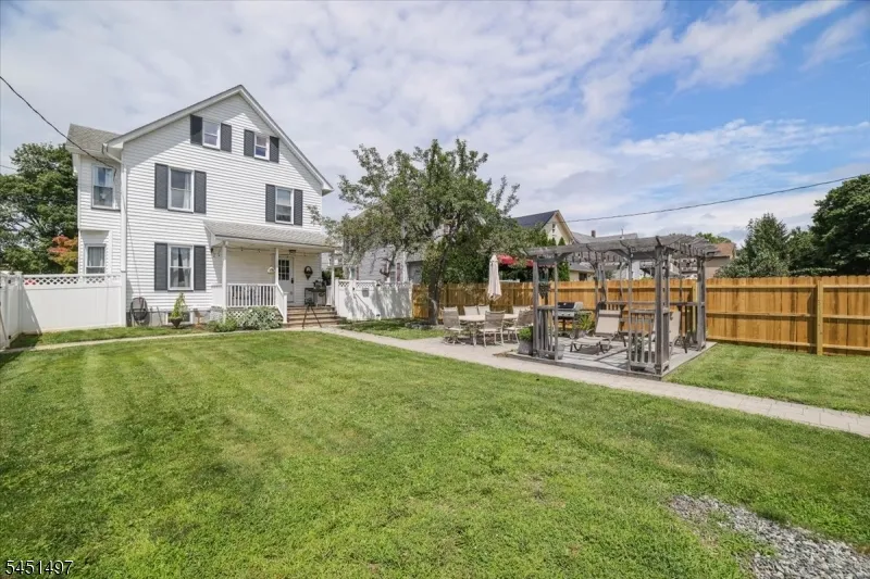 33 State St Washington, NJ 07882