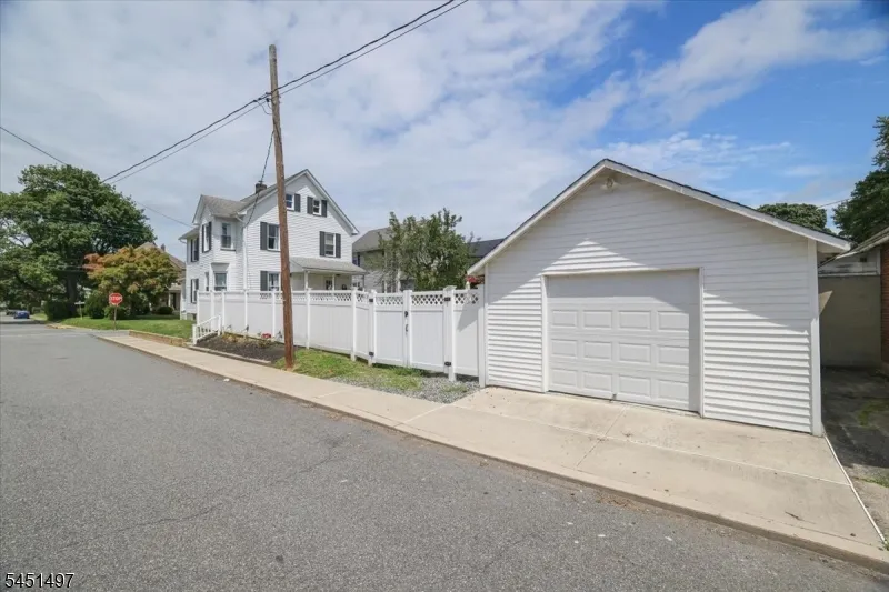 33 State St Washington, NJ 07882