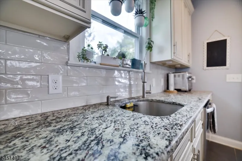 33 State St Washington, NJ 07882