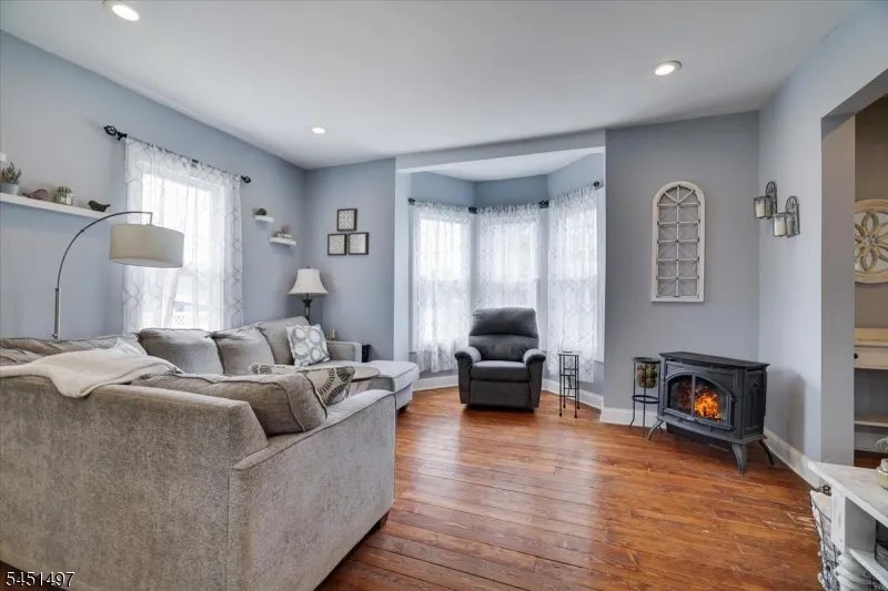 33 State St Washington, NJ 07882