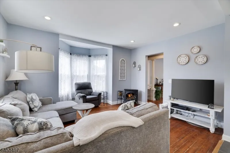 33 State St Washington, NJ 07882