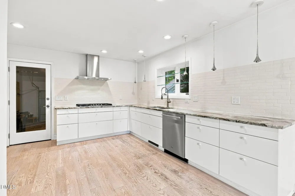 108 Mainsail Drive Cary, NC 27511