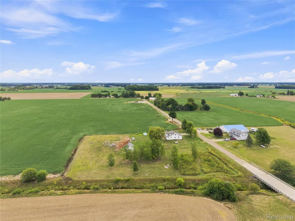 8647 Middleton Road Venice Township, MI 48817