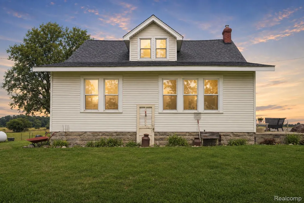 8647 Middleton Road Venice Township, MI 48817