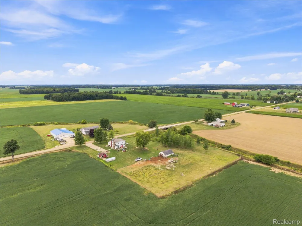 8647 Middleton Road Venice Township, MI 48817