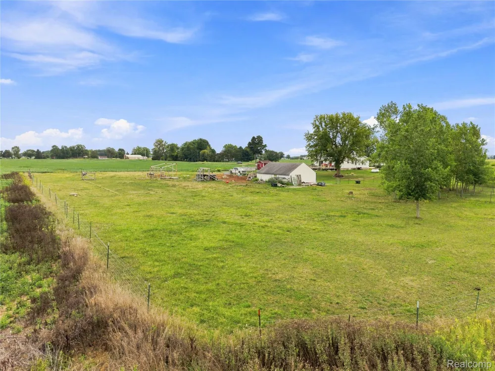 8647 Middleton Road Venice Township, MI 48817