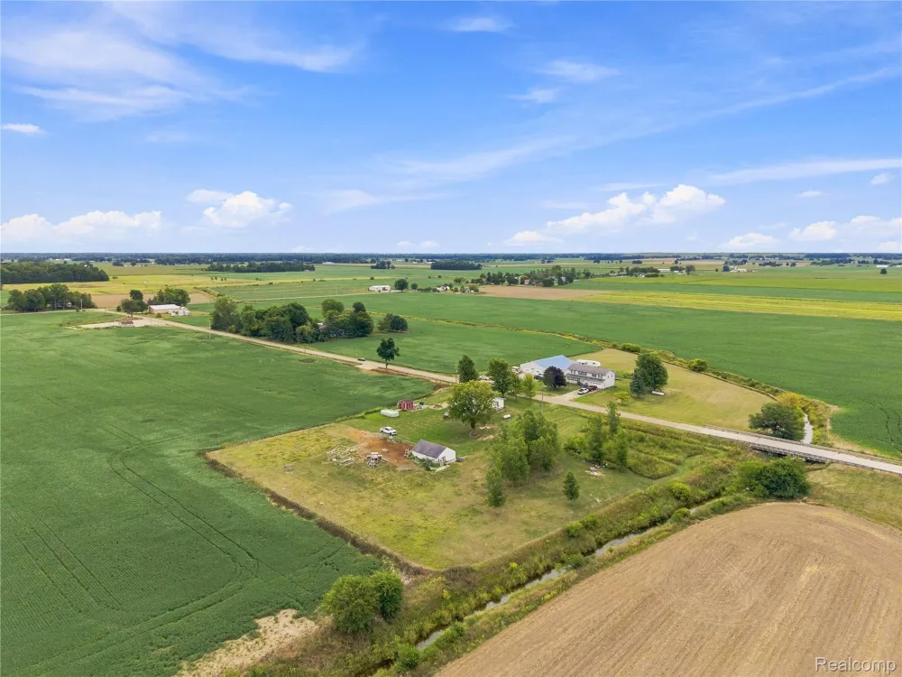 8647 Middleton Road Venice Township, MI 48817