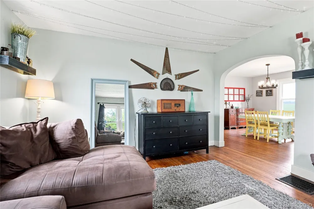 8647 Middleton Road Venice Township, MI 48817