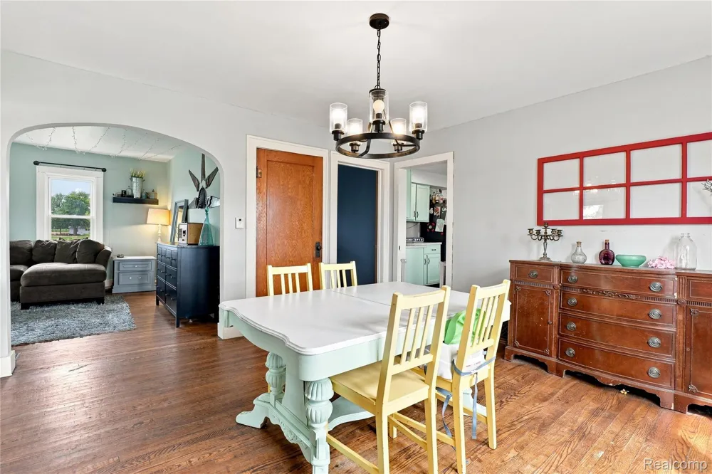 8647 Middleton Road Venice Township, MI 48817
