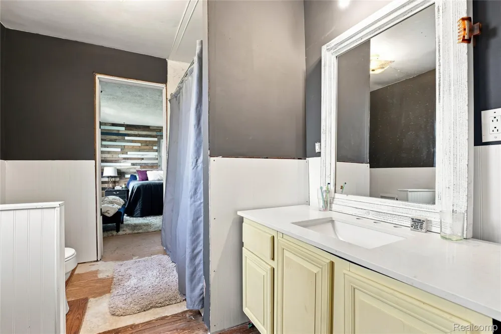 8647 Middleton Road Venice Township, MI 48817