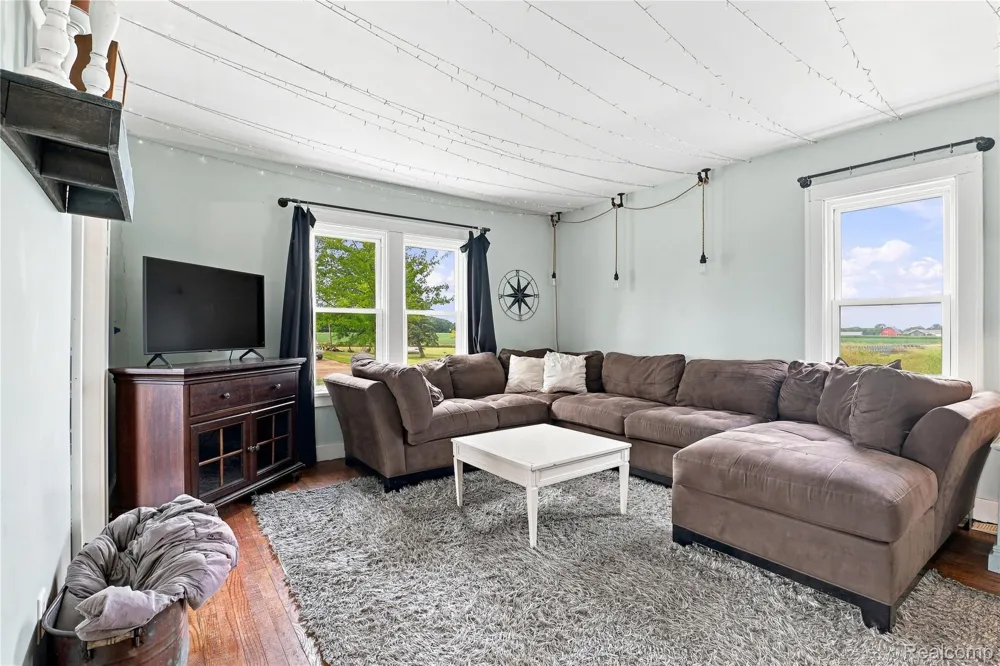 8647 Middleton Road Venice Township, MI 48817