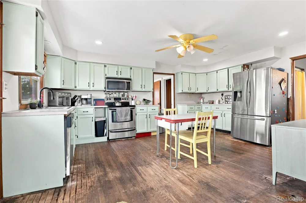 8647 Middleton Road Venice Township, MI 48817