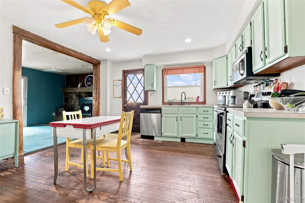 8647 Middleton Road Venice Township, MI 48817