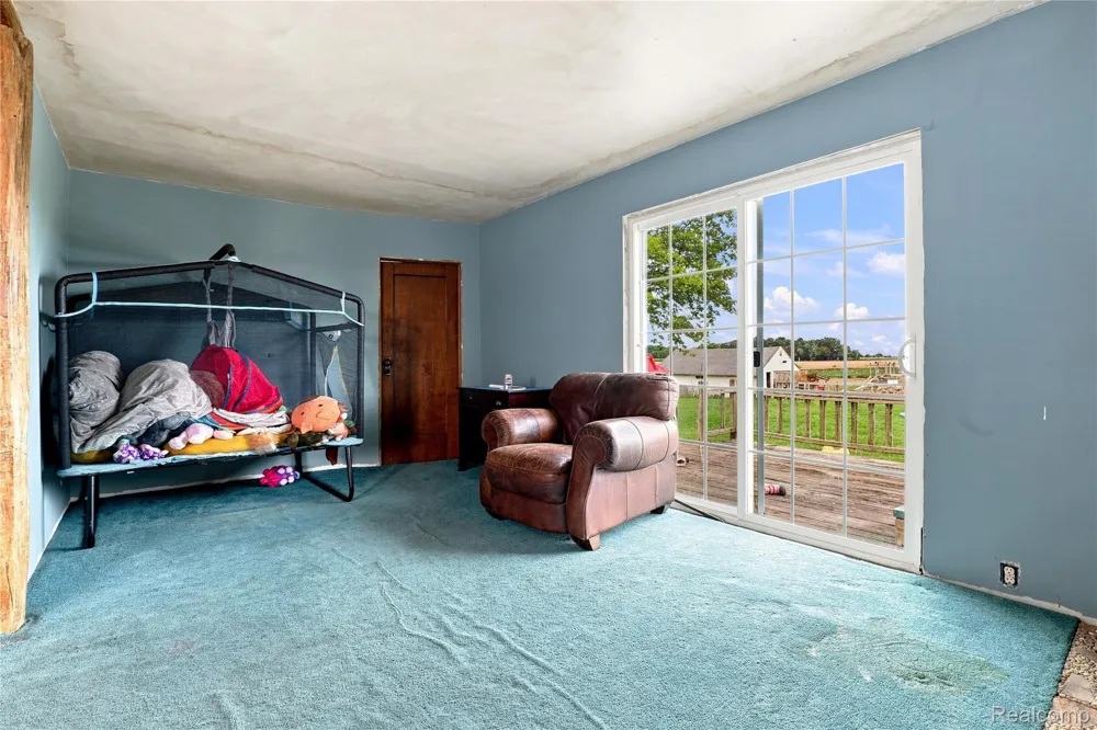 8647 Middleton Road Venice Township, MI 48817
