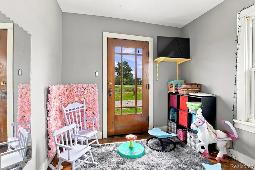 8647 Middleton Road Venice Township, MI 48817