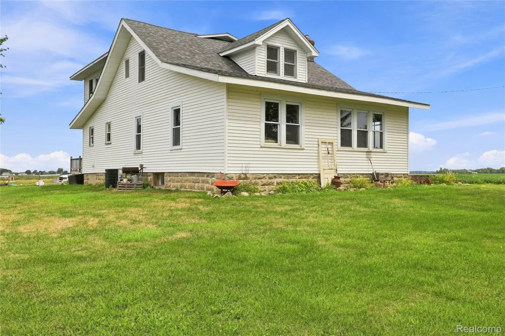 8647 Middleton Road Venice Township, MI 48817