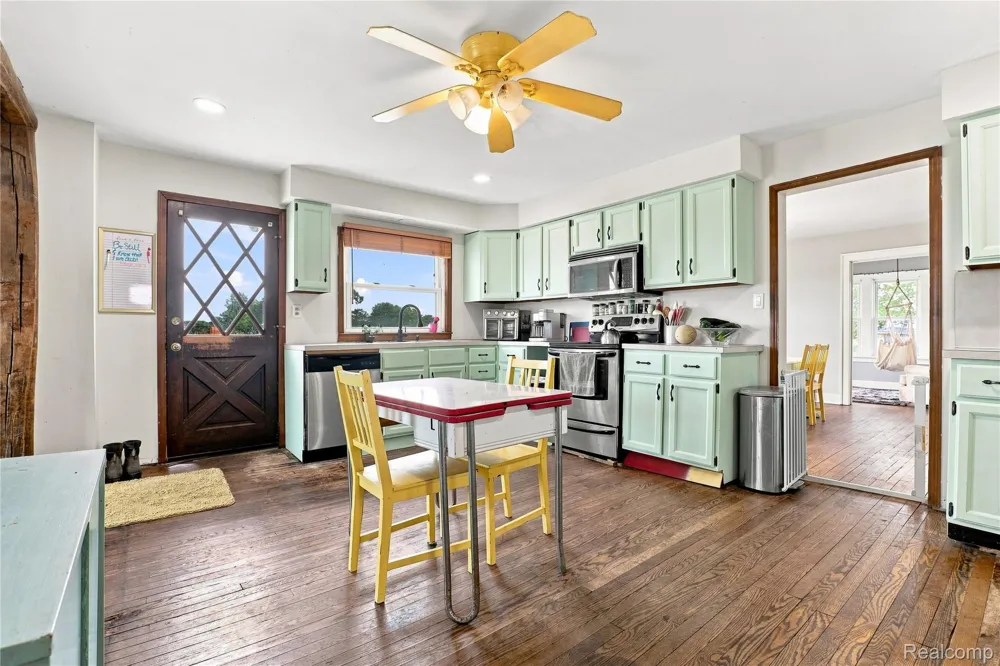 8647 Middleton Road Venice Township, MI 48817