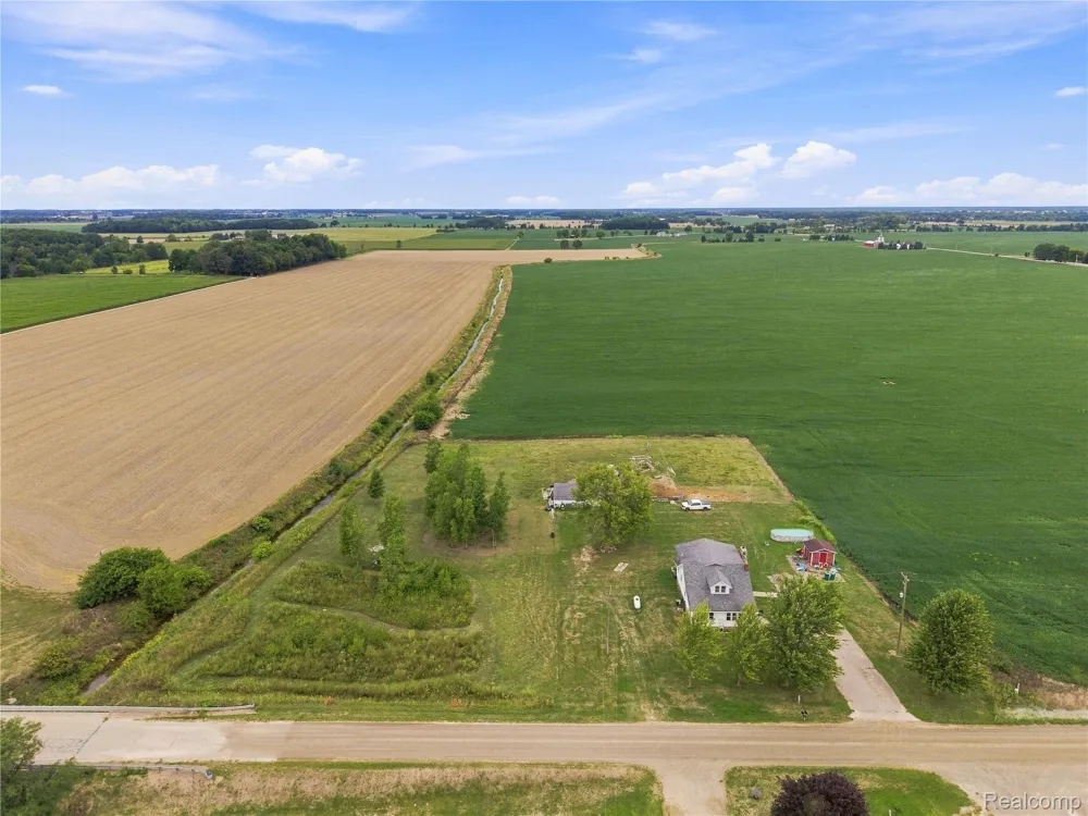 8647 Middleton Road Venice Township, MI 48817