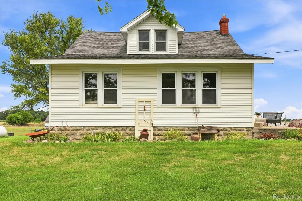 8647 Middleton Road Venice Township, MI 48817