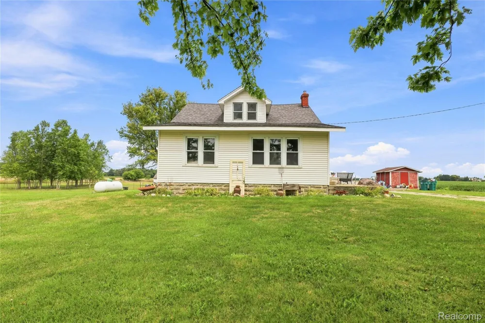 8647 Middleton Road Venice Township, MI 48817