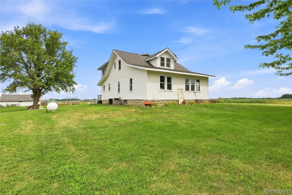 8647 Middleton Road Venice Township, MI 48817