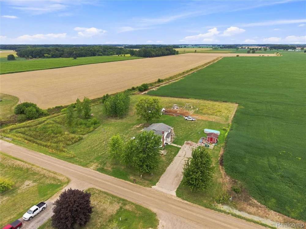 8647 Middleton Road Venice Township, MI 48817
