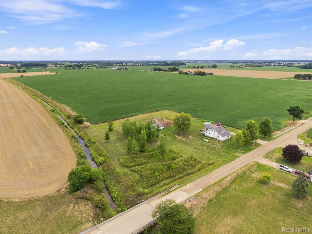 8647 Middleton Road Venice Township, MI 48817