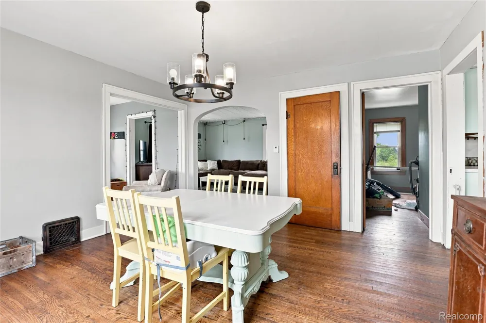 8647 Middleton Road Venice Township, MI 48817