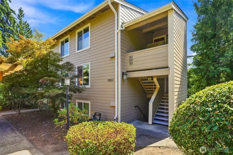19857 25th Avenue NE #201