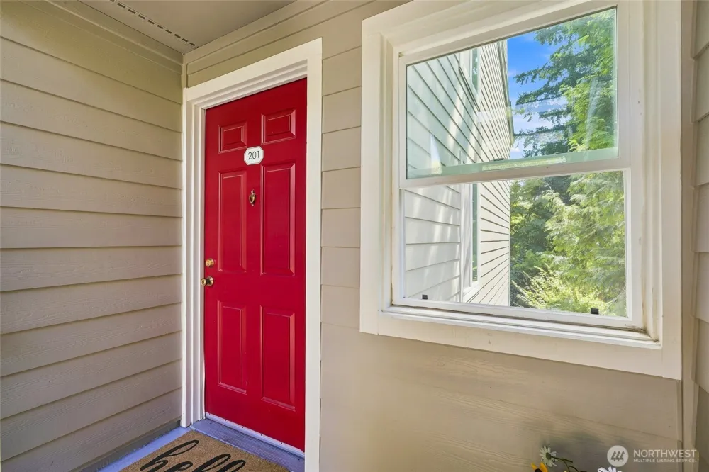 19857 25th Avenue NE #201 Shoreline, WA 98155