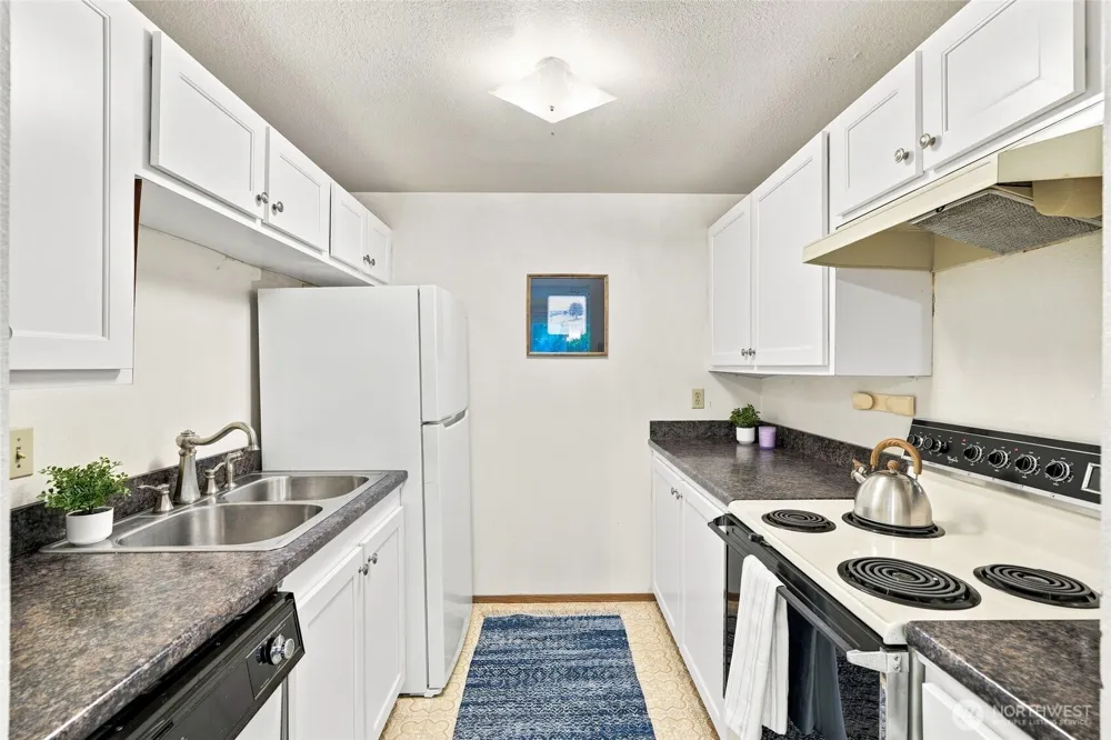 19857 25th Avenue NE #201 Shoreline, WA 98155