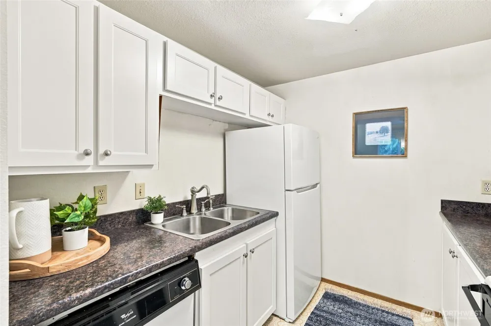 19857 25th Avenue NE #201 Shoreline, WA 98155