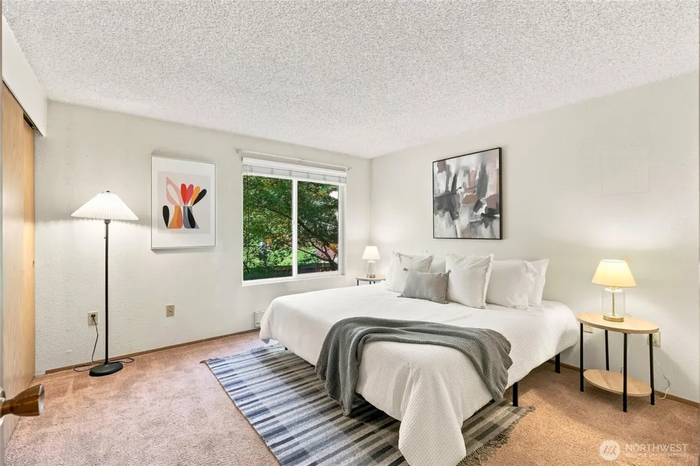 19857 25th Avenue NE #201 Shoreline, WA 98155