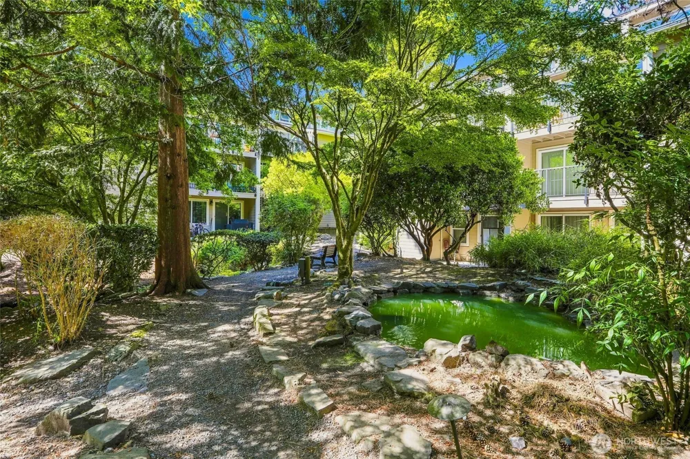 19857 25th Avenue NE #201 Shoreline, WA 98155