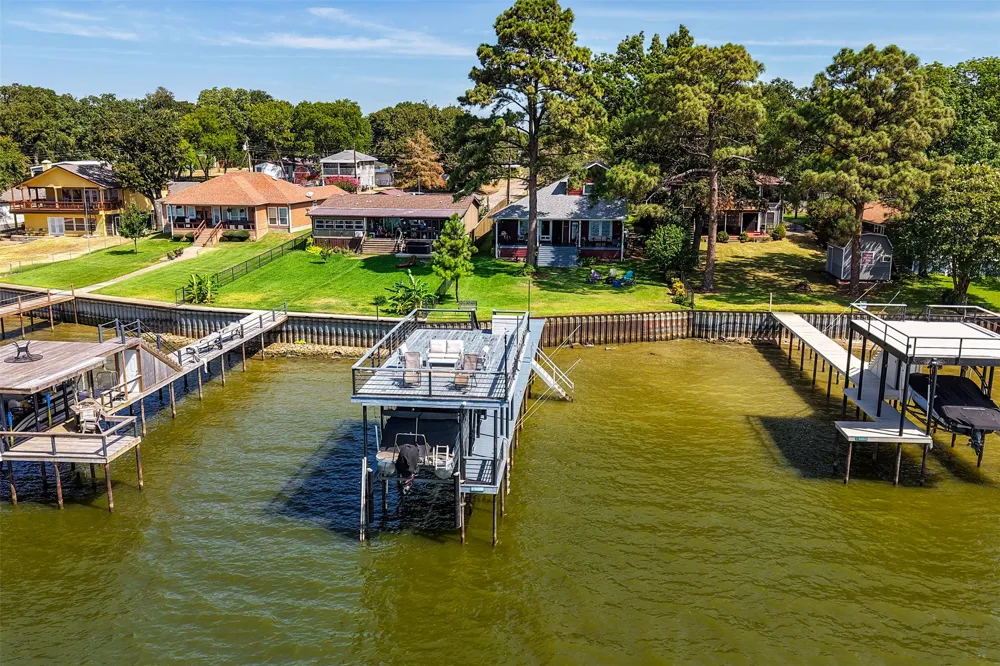 109 Briarwood Drive Gun Barrel City, TX 75156