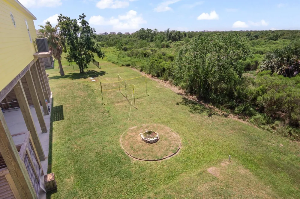 933 Magnolia Ln Lane Port Bolivar, TX 77650