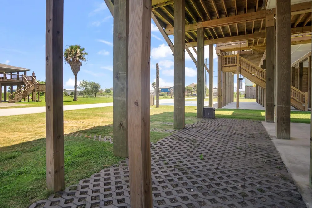 933 Magnolia Ln Lane Port Bolivar, TX 77650
