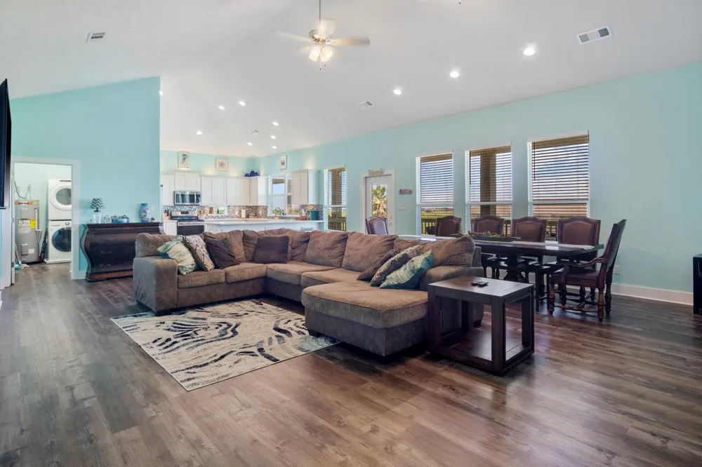 933 Magnolia Ln Lane Port Bolivar, TX 77650