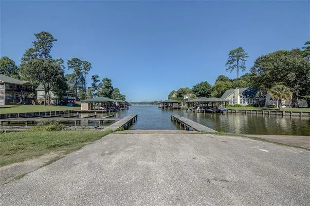 245 Water Oak Livingston, TX 77351