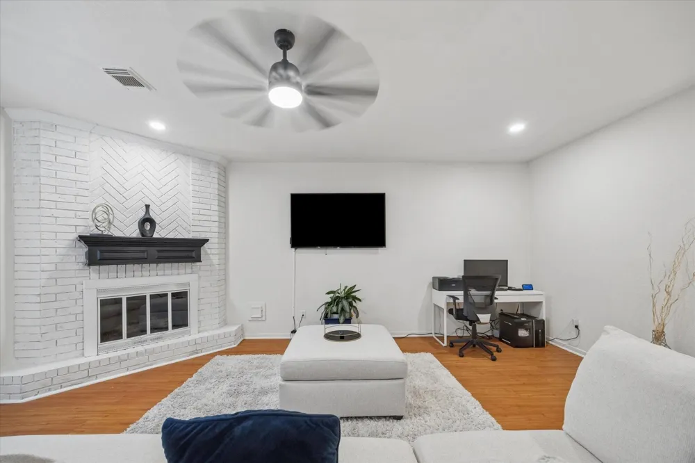4419 Three Rivers Drive Sugar Land, TX 77478