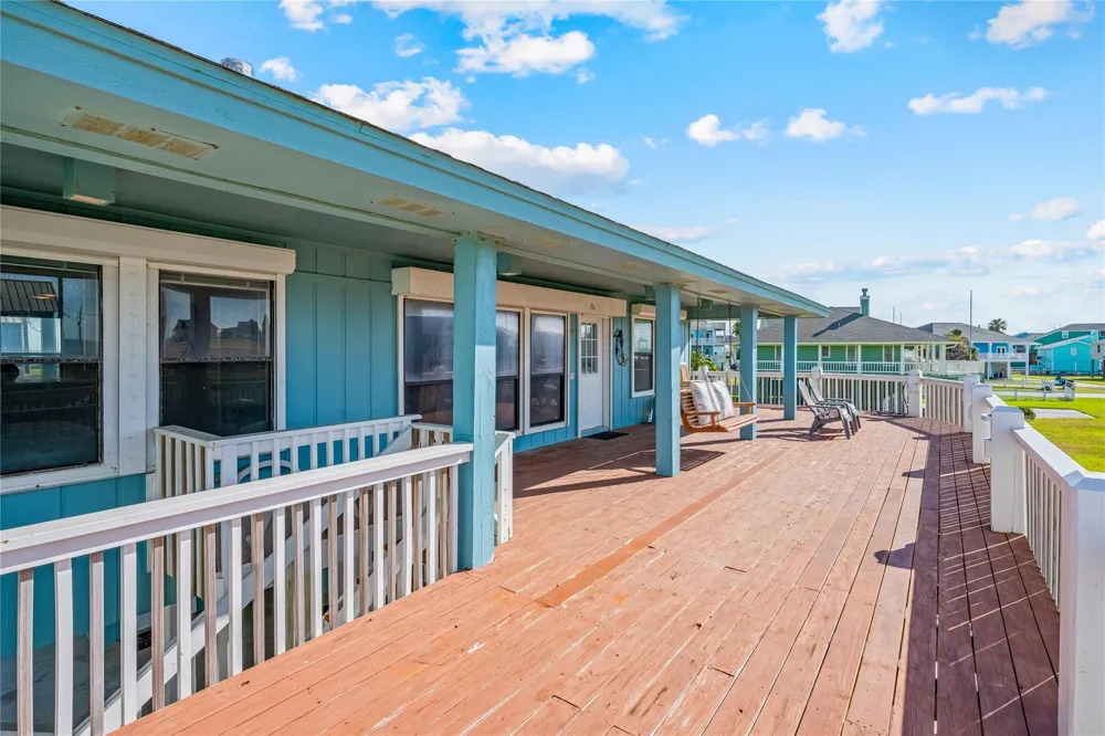 3225 Sea Castle Drive Crystal Beach, TX 77650
