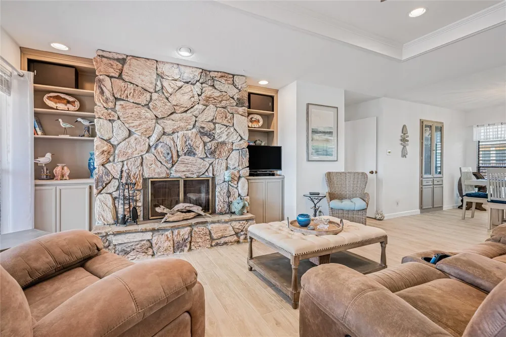 3225 Sea Castle Drive Crystal Beach, TX 77650