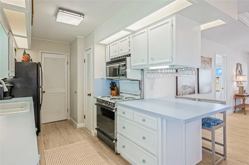 3225 Sea Castle Drive Crystal Beach, TX 77650