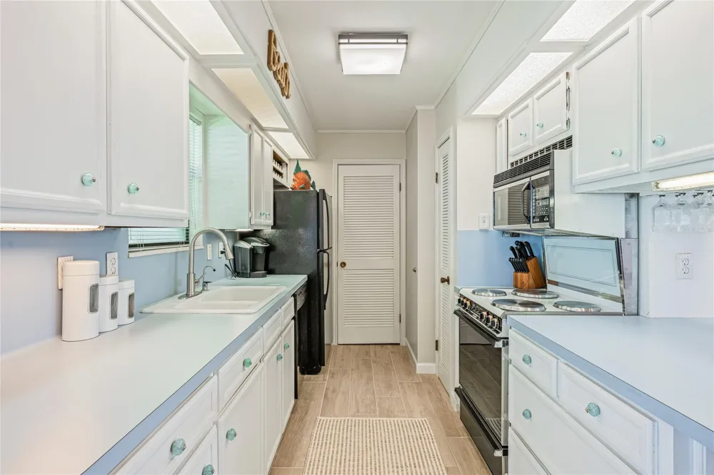 3225 Sea Castle Drive Crystal Beach, TX 77650